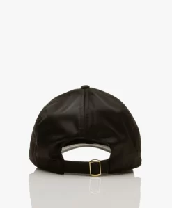 By Malene Birger Aubriel Satijnen Pet - Zwart -Kleding Series Winkel 02541778 e3d7 48fb 8aee 314d920b7c27 02 scaled