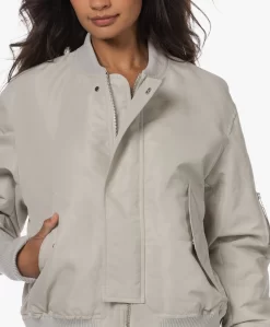 Closed Bomberjack Van Gerecycled Materiaal - Plaster Beige -Kleding Series Winkel 0b048afa ef4a 4a03 a79b 992eb8e4571c 139 scaled