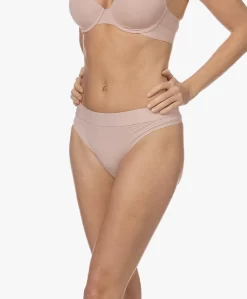 Wolford Beauty Cotton Rib String - Poederroze -Kleding Series Winkel 0b05308e a9ae 4ace 9867 eac2f90c53b3 07 scaled