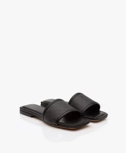 Anine Bing Ria Monogram Print Slip-In Sandalen - Zwart -Kleding Series Winkel 0e2b4300 7592 4b96 a28f 4758d88b04e6 04 scaled