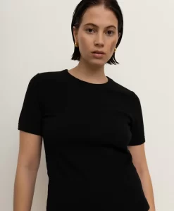 Viveh Esme Interlock Jersey T-Shirt - Zwart -Kleding Series Winkel 1896e917 3473 4283 b225 fefe82d1f81b 354 scaled