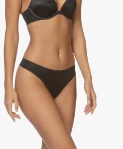 Calvin Klein Liquid Touch String - Zwart