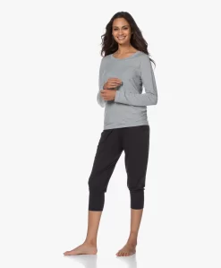 Hanro Modal Yoga Longsleeve - Grit Melange -Kleding Series Winkel 200623 2d5788a2 e03a 424a 9bdf 16a3a32cef3e scaled