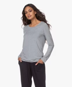 Hanro Modal Yoga Longsleeve - Grit Melange -Kleding Series Winkel 200623 e0c7da19 b6f7 4c39 8e6b 15cdd3cceadf scaled