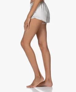 By Dariia Day Mulberry Zijden Short - Zilvergrijs -Kleding Series Winkel 200707 2a35ba42 9dc4 4514 9e0b 22d64c650816 scaled