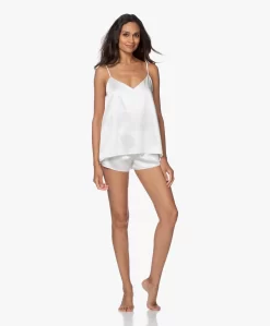 By Dariia Day Mulberry Zijden Short - Powder White 25 By Dariia Day Mulberry Zijden Short - Powder White -Kleding Series Winkel 200707 2cc95986 8ed5 4f0c 93bb 9d6d61b3d3be scaled