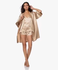 By Dariia Day Mulberry Zijden Short - French Beige -Kleding Series Winkel 200707 5f2738d0 9c25 4d5b a580 68ecd2a12702 scaled