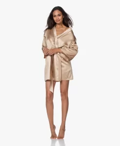 By Dariia Day Mulberry Zijden Short - French Beige -Kleding Series Winkel 200707 9b6031a0 3945 418a 97f3 04ad5777e6b7 scaled