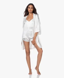 By Dariia Day Mulberry Zijden Short - Powder White 24 By Dariia Day Mulberry Zijden Short - Powder White -Kleding Series Winkel 200707 b8ccbe57 e712 431b bf9a d9af2fcd588f scaled