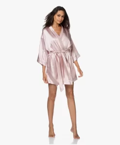 By Dariia Day Mulberry Zijden Short - Blush Pink -Kleding Series Winkel 200707 c48e83de a5ee 4874 b7bf b9abb77cacb9 1 scaled