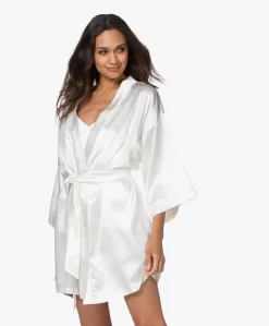 By Dariia Day Mulberry Zijden Kimono - Powder White -Kleding Series Winkel 200707 ef2cc71f bdea 4673 931b 3c750d71ac8b scaled