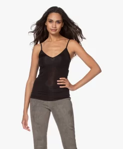 By Malene Birger Ziona V-Hals Spaghetti Top - Zwart -Kleding Series Winkel 200721 082020c9 ef5e 42a2 b3a9 7c2f6102ec2a scaled