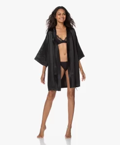 By Dariia Day Mulberry Zijden Kimono - Midnight Black -Kleding Series Winkel 200820 3c1a8789 5b2a 4b3b a636 fef5d6341c66 scaled