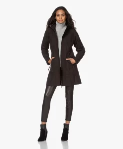 Ilse Jacobsen Rain37 Softshell Regenjas - Zwart 25 Ilse Jacobsen Rain37 Softshell Regenjas - Zwart -Kleding Series Winkel 201027 6b9f0bf9 10ae 44e5 85c2 5231d399c01c scaled