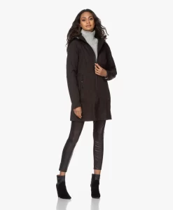 Ilse Jacobsen Rain37 Softshell Regenjas - Zwart 22 Ilse Jacobsen Rain37 Softshell Regenjas - Zwart -Kleding Series Winkel 201027 fe2c4764 126f 4a87 b437 756926cb237a scaled