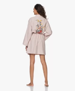 Hammam34 The Flower Geborduurde Katoenen Kimono - Dusty Pink -Kleding Series Winkel 201029 1eff6243 dba7 4801 93bb 35e9686792e0 scaled