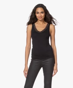 Hanro Cotton Lace V-Hals Top - Zwart -Kleding Series Winkel 201215 1ea9e356 9d83 4b76 97ab 71bd39977725 scaled