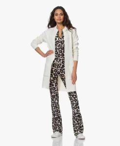 Deblon Sports Celine Flared Legging - Leopard Off-White -Kleding Series Winkel 210107 753bac5b 8760 4063 86dd ba8eb48244ca scaled