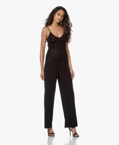 By Malene Birger Ziona V-Hals Spaghetti Top - Zwart -Kleding Series Winkel 210107 884049ee f1eb 4e46 895f 9cb10aa04c66 scaled