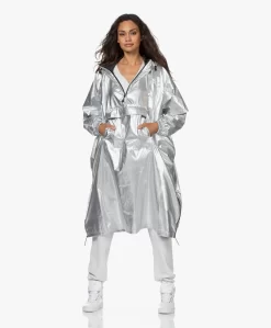 Maium Waterdichte Poncho - Zilver -Kleding Series Winkel 210715 740967c9 8de2 4ce9 b1d7 45fea3699047 scaled