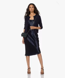 Vince Crush Satijnen Midi Rok - Coast Blue -Kleding Series Winkel 210722 e9fff0eb 1ca6 47c5 adea b37d74b96272 scaled