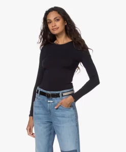 Filippa K Cotton Stretch Longsleeve - Navy -Kleding Series Winkel 210810 6c80d2df 6bbc 4a61 88a3 dc5fc3d7e7d5 scaled