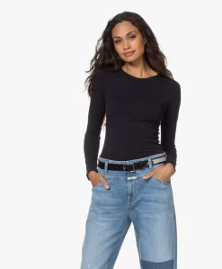 Filippa K Cotton Stretch Longsleeve - Navy -Kleding Series Winkel 210810 7dee4669 f4da 466b a2c3 5789c7f5b8eb scaled