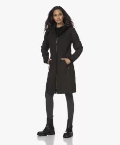 Ilse Jacobsen Rain37L Lange Softshell Regenjas - Zwart 18 Ilse Jacobsen Rain37L Lange Softshell Regenjas - Zwart -Kleding Series Winkel 211028 865bdcab 3499 4e9b 8b52 2384848db642 scaled