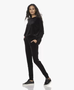 Majestic Filatures Stretch Velours Sweatpants - Marine -Kleding Series Winkel 211109 10a6f955 84bb 48e6 bd14 898bc5033301 scaled