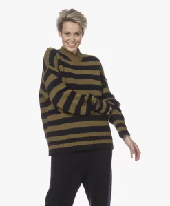 Extreme Cashmere N°205 Him Gestreepte V-Hals Trui - Neo -Kleding Series Winkel 211123 2bba0430 cc96 458a b4e7 7567473208d3 scaled