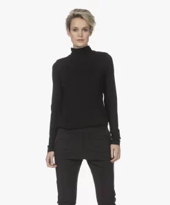 Studio .Ruig Tos Viscose Colshirt - Zwart -Kleding Series Winkel 211123 56abee02 58e8 4648 8eaf 788b03edec14 scaled