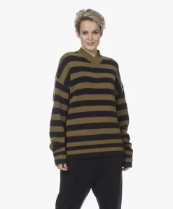 Extreme Cashmere N°205 Him Gestreepte V-Hals Trui - Neo -Kleding Series Winkel 211123 c9458e30 95d9 4f50 a174 c209bdb8f868 scaled