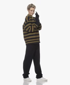 Extreme Cashmere N°205 Him Gestreepte V-Hals Trui - Neo -Kleding Series Winkel 211123 d7585d8d 92d5 4081 9292 969cd42de4d2 scaled