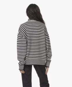 Extreme Cashmere N°205 Him Gestreepte V-Hals Trui - Breton -Kleding Series Winkel 211125 42c1c356 c1bb 4f67 9b3a 8909b9d4abbe scaled