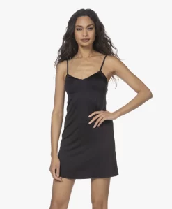 Hanro Satin Deluxe Onderjurk - Zwart -Kleding Series Winkel 211125 aa7421f9 3f9e 4b49 bf27 1265c8a6aea4 scaled