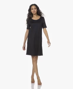 Hanro Cotton Deluxe Jersey Nachthemd - Zwart -Kleding Series Winkel 211125 e6a02106 9bc9 4010 b2af 0d25f37722f9 scaled