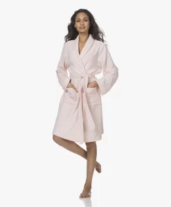 Hanro Robe Selection Fleece Pluche Badjas - Tender Rose -Kleding Series Winkel 211202 2d7aa994 79b9 44d7 9637 17d4060bc12b scaled