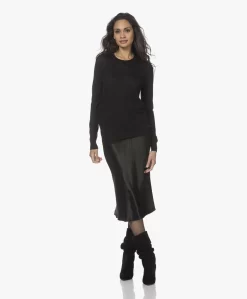 Vince Crush Satijnen Midi Rok - Zwart -Kleding Series Winkel 211202 c3277165 8ce4 4aef a6b6 566add8fb675 1 scaled