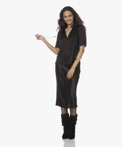 Vince Crush Satijnen Midi Rok - Zwart -Kleding Series Winkel 211202 ddb0d3b7 a826 4d16 911b bdb686dee2dc scaled