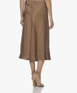 Resort Finest Frivo Satijnen Midi Rok - Camel -Kleding Series Winkel 211207 92e8a2b7 2e73 4930 baf4 a1f3381e49f3 scaled