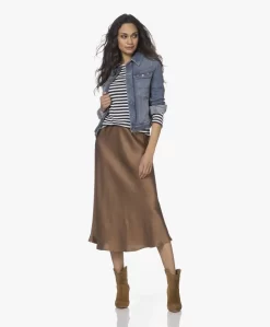 Resort Finest Frivo Satijnen Midi Rok - Camel -Kleding Series Winkel 211207 a96d5317 569e 4367 b084 7bf4068095fe scaled