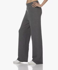 Extreme Cashmere N°104 Loose-Fit Cashmere Broek - Felt -Kleding Series Winkel 211207 d7633e73 5364 4410 8355 7bd16ec930b6 scaled