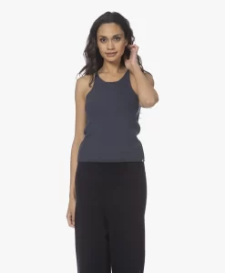 Extreme Cashmere N°221 Cashmeremix Tanktop - Denim 24 Extreme Cashmere N°221 Cashmeremix Tanktop - Denim -Kleding Series Winkel 211209 0a94c10a aab0 4b3a bc72 3027ce1d38c5 scaled