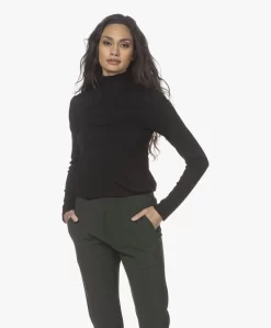 Studio .Ruig Tos Viscose Colshirt - Zwart -Kleding Series Winkel 220105 74ec6a3f 11ad 497d 8077 69793b4e0754 scaled