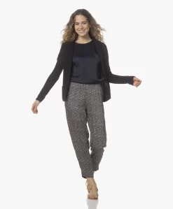 Plein Publique La Levande Viscose Print Broek - Donkerblauw/Beige -Kleding Series Winkel 220216 058714c0 35da 47a2 b33a 94ef98e82e0d scaled