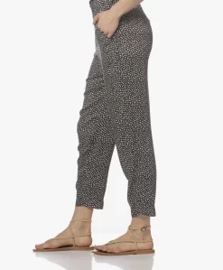 Plein Publique La Levande Viscose Print Broek - Donkerblauw/Beige -Kleding Series Winkel 220216 a61ea5e6 67f7 418b a969 0a42619b9612 scaled