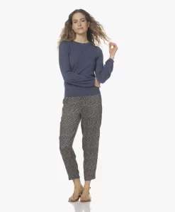 Plein Publique La Levande Viscose Print Broek - Donkerblauw/Beige -Kleding Series Winkel 220216 c75a7c8b 11a1 4c3d 8295 250e650b58a9 scaled