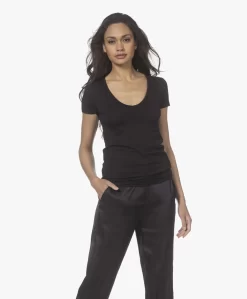 Majestic Filatures Soft Touch V-Hals T-Shirt - Marine -Kleding Series Winkel 220311 d0abf33c 243b 4a23 af74 cedb1b47d926 scaled