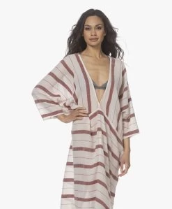 Su Paris Talia Voile Kaftan Met Jacquard Streepdessin - Burgundy 20 Su Paris Talia Voile Kaftan Met Jacquard Streepdessin - Burgundy -Kleding Series Winkel 220407 dec3a781 f3a4 4223 b1e4 485e7ffa7454