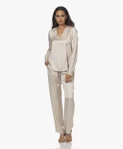 Resort Finest Satijnen Pull-On Broek - Champagne -Kleding Series Winkel 220707 726dd73f 9eec 45cc a6a2 eecc3e101a8a scaled